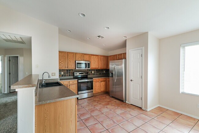 Building Photo - 422 W Tara Danette Dr