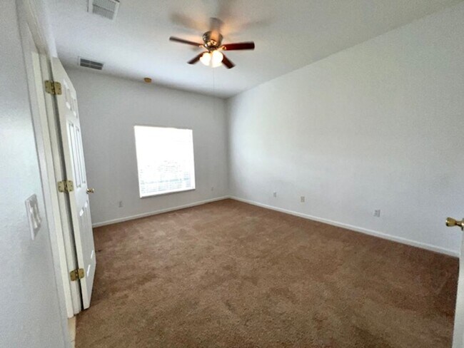 Building Photo - Remodeled Kitchen!! Wonderful Avalon Park-...