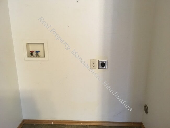 Building Photo - 3838 Tulip St