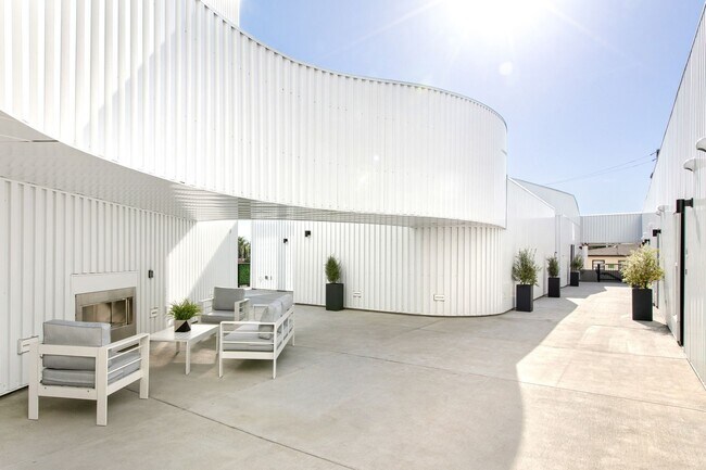 Building Photo - Modern - 2 Story Loft