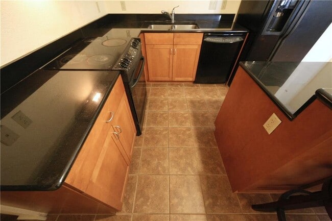 Building Photo - 711 W 26th St