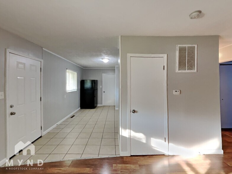 Building Photo - 3049 Bluefield Dr