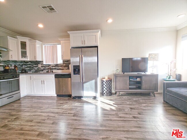 Building Photo - 963 Wilton Pl