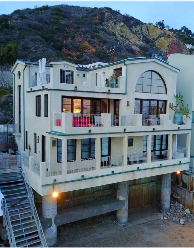 Building Photo - Architectural Beachfront Retreat on Las Fl...