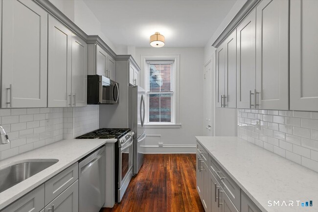 Building Photo - 284 Orange St