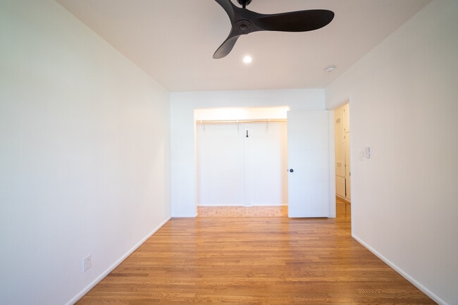 Building Photo - 11638 Riverside Dr