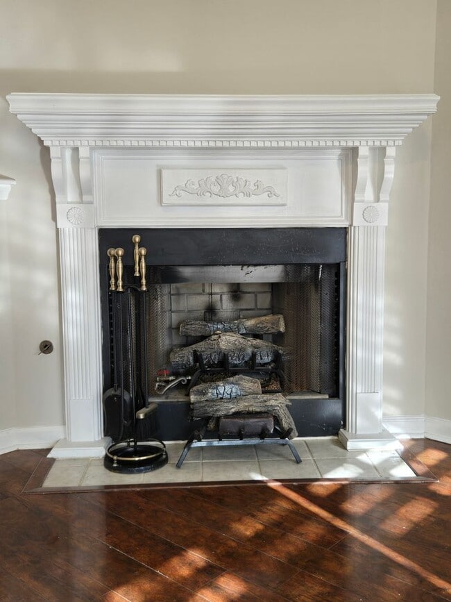 Building Photo - Impeccable Home in Gorgeous Neighborhood