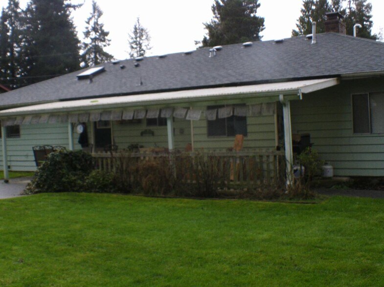 Covered patio - 4506 24th Ave SE