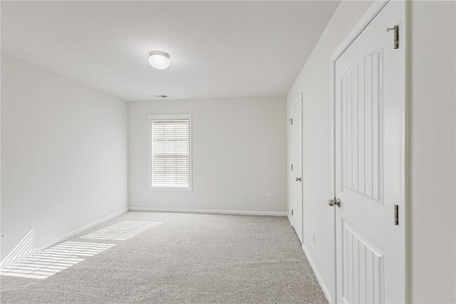 Building Photo - 34 Persian Ivy Way