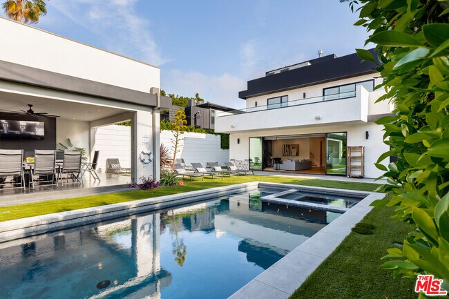 Building Photo - 6201 Lindenhurst Ave