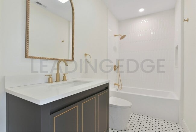 Building Photo - 219 Paris St