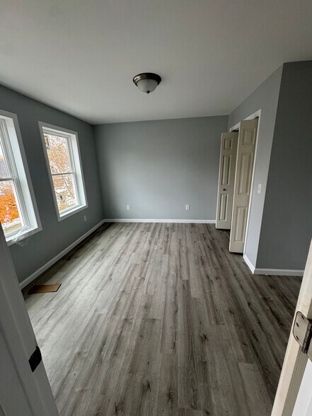 Building Photo - 240 College St