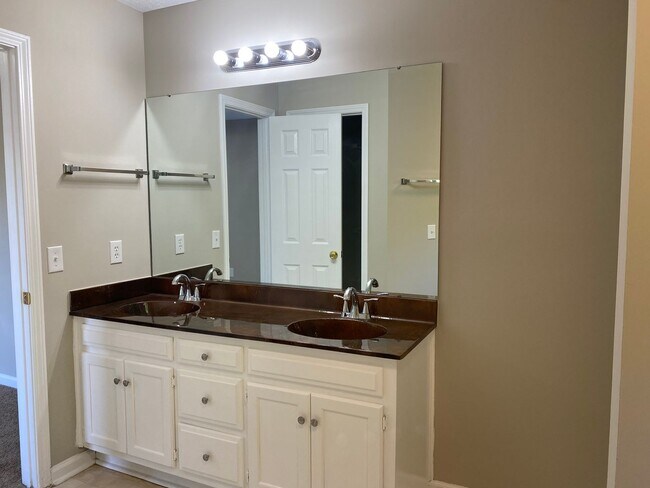 Building Photo - Charming 3-Bedroom Brick Home with Modern ...