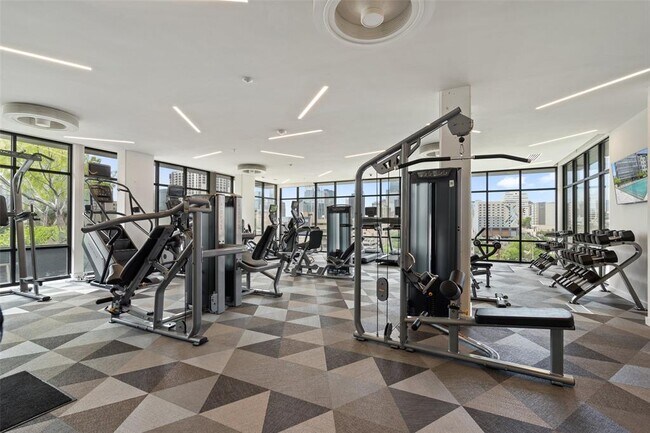 Building Photo - 800 Embassy Dr