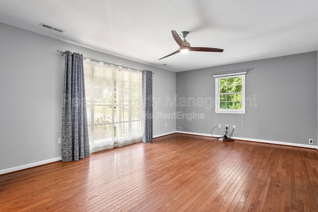 Building Photo - 2353 Shoreham Dr