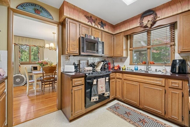 Building Photo - 157 Spring Valley Dr