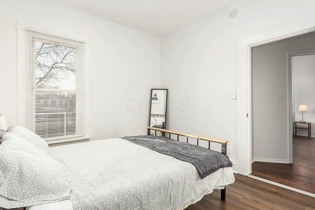 Building Photo - 413 S Ohio Ave