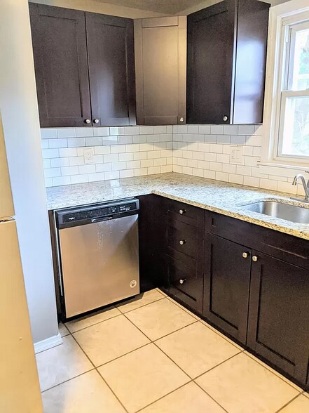 Building Photo - 41 Gould Dr