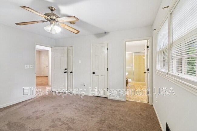 Building Photo - 2600 Lantern Ln
