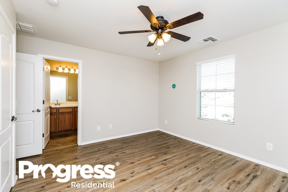Building Photo - 4145 E Carla Vista Dr