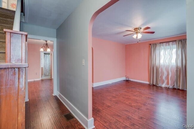 Building Photo - 637 Coffeen St