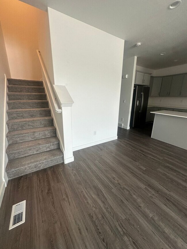 Building Photo - GET $1000 OFF THE FIRST MONTHS RENT!!!