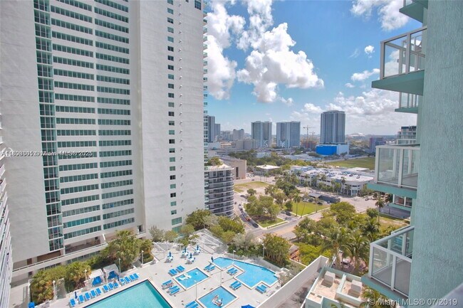Primary Photo - 1900 N Bayshore Dr