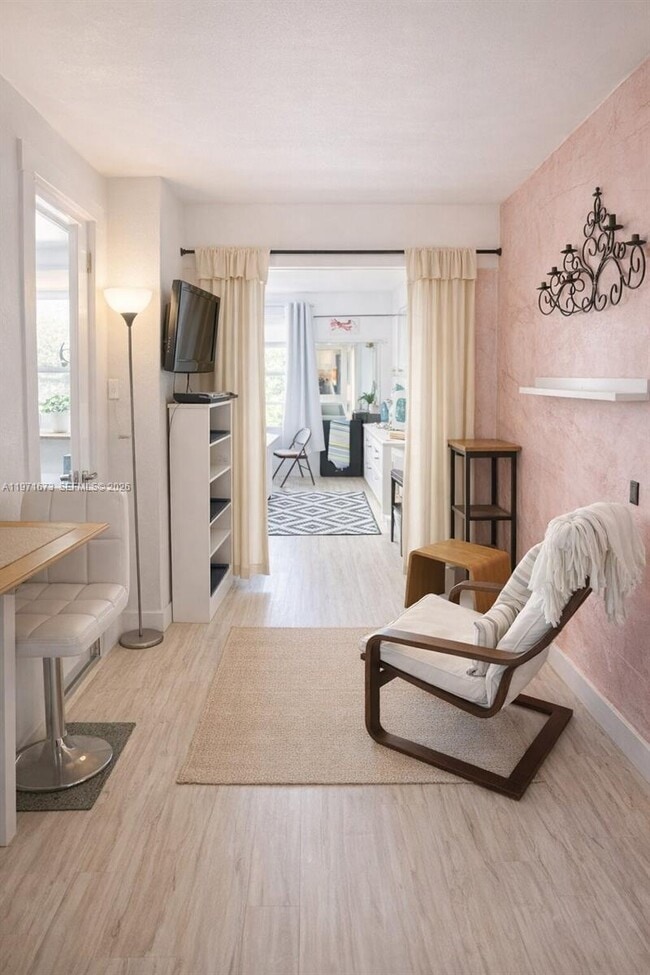 Building Photo - 428 SW 9th St