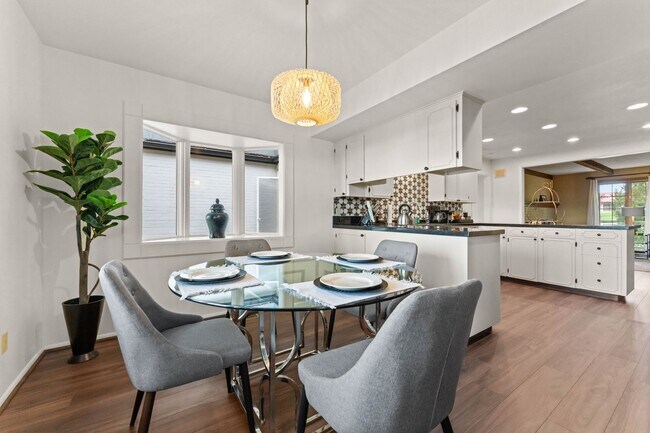 Building Photo - Fully Furnished Luxury Estate in Boise's Lower Highlands