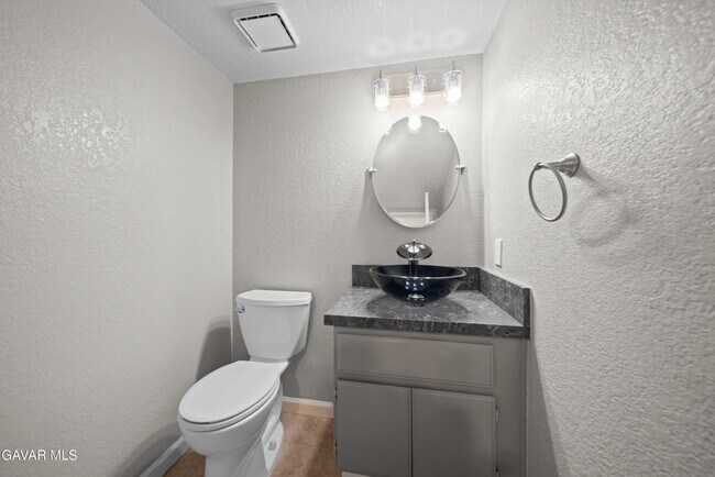 Building Photo - 43007 Pearlwood Dr