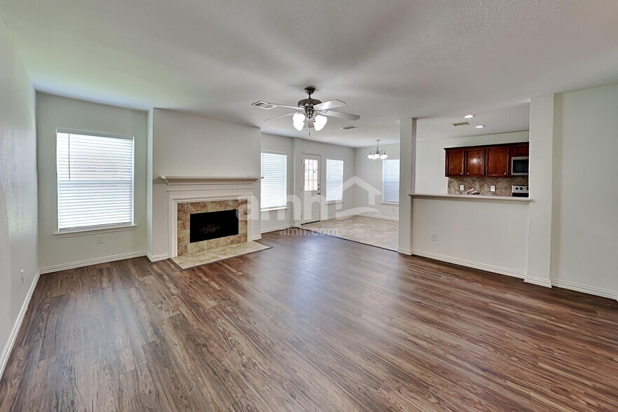 Building Photo - 26949 Carriage Manor Ln