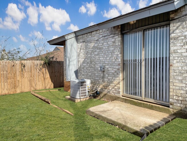 Building Photo - Windy Pine Duplex