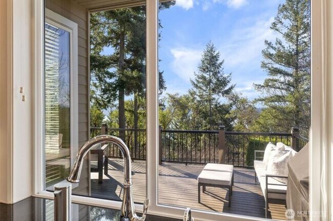Building Photo - Luxury Living in sought after Sterling Woods
