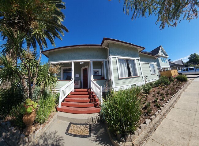 Building Photo - Islay Street  770-774