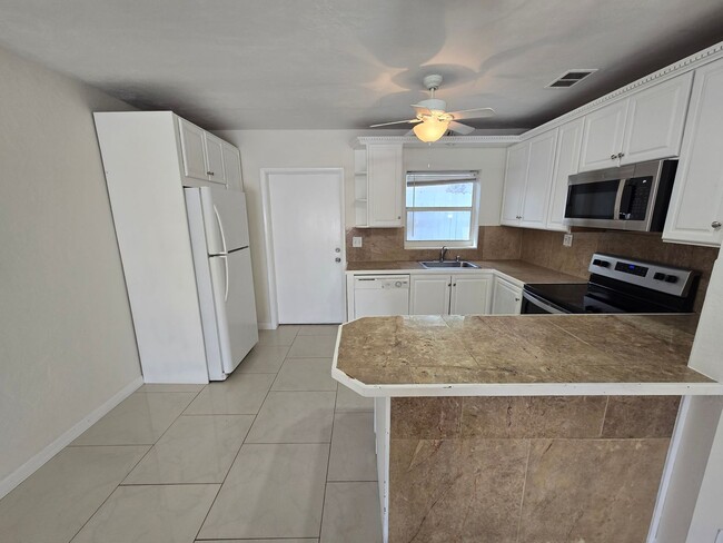 Building Photo - Updated East Delray Duplex | No HOA + Private Yard