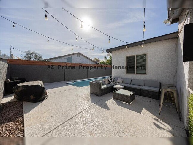 Building Photo - 2229 N 87th Way