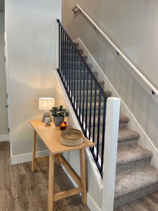 Building Photo - Modern 3 Bedroom 2.5 Bathroom House Close to Downtown Nevada City