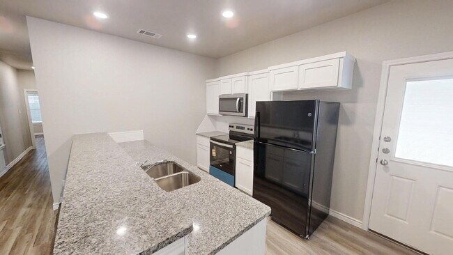Building Photo - 2107 Wildewood Dr
