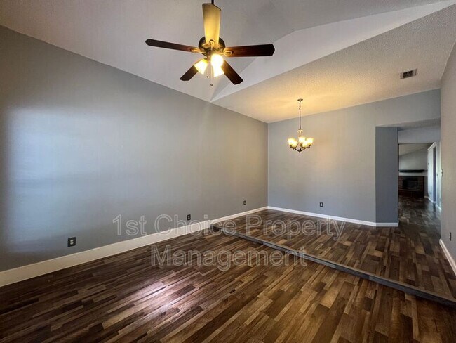 Building Photo - 7904 Fox Chase Dr