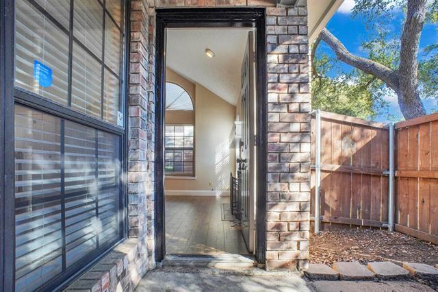 Building Photo - 449 Harris St