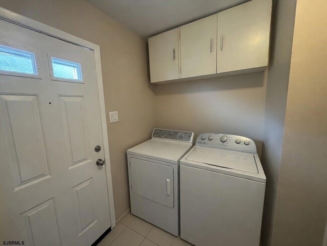 Building Photo - 352-354 Hampshire Drive Unit