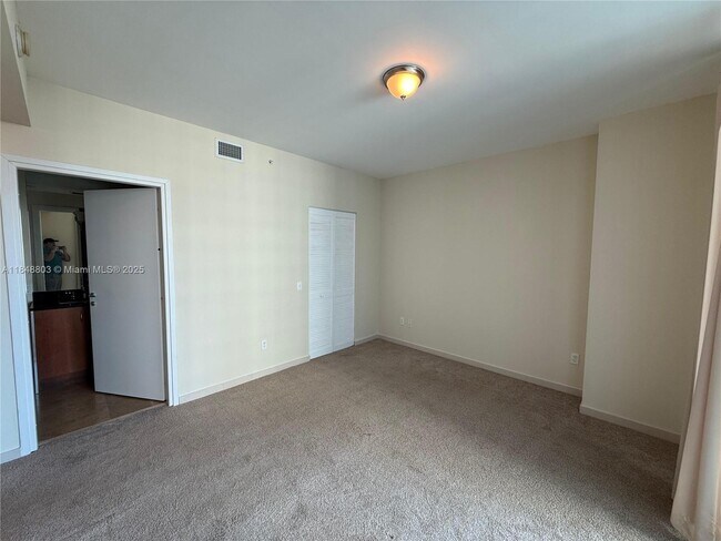 Building Photo - 300 S Biscayne Blvd