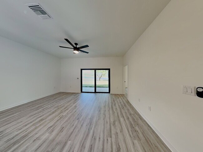 Building Photo - 1112 Bismarck Rd