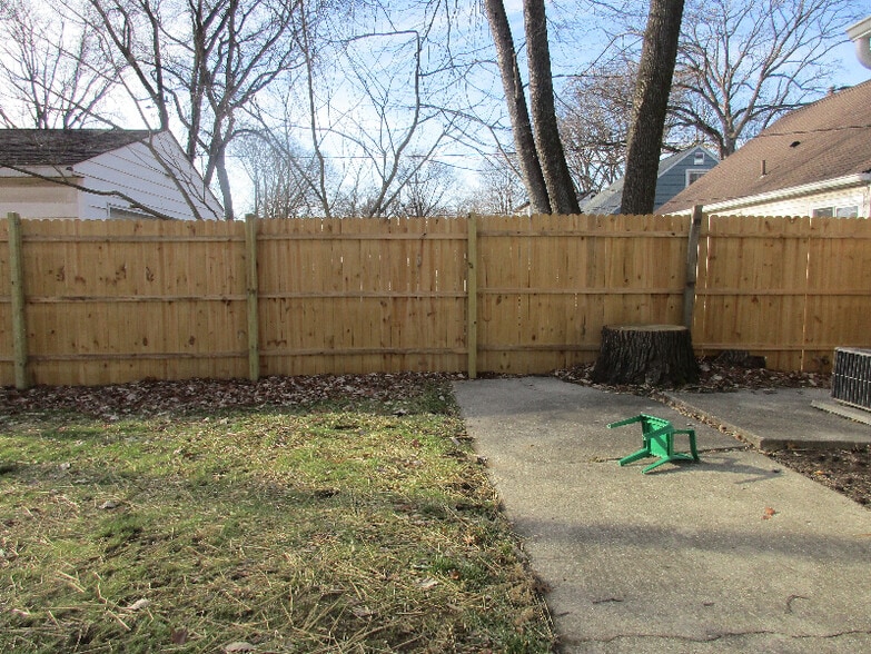 Building Photo - 2149 Wesleyan Dr