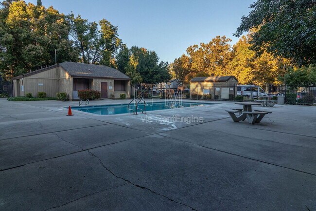 Building Photo - 3591 Quail Lakes Dr