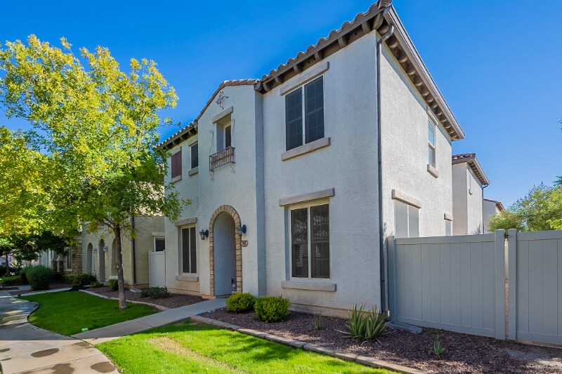 Building Photo - 902 S Adam Way
