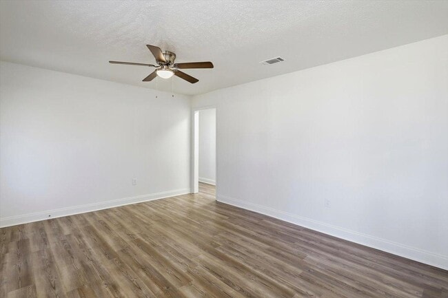 Building Photo - 126 Joanie St