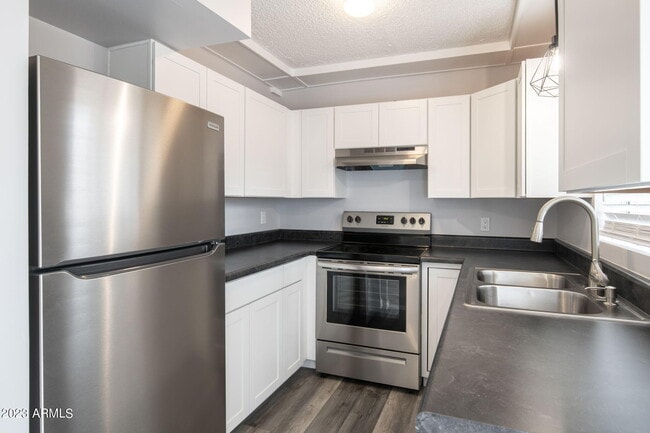 Building Photo - 3522 W Dunlap Ave