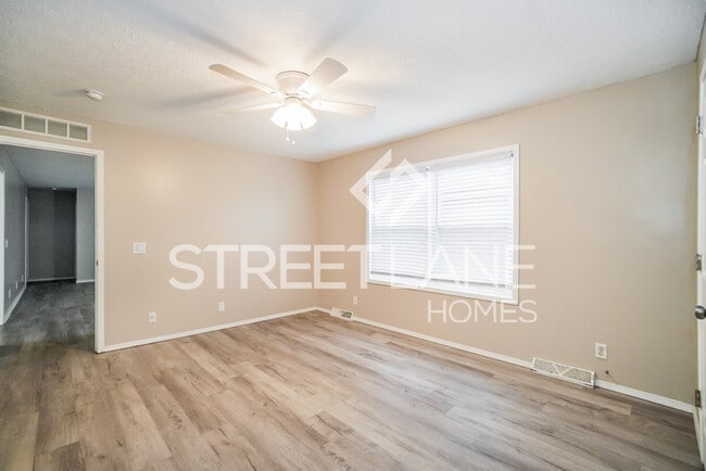 Building Photo - Charming 3 Bedroom in Whitehall!