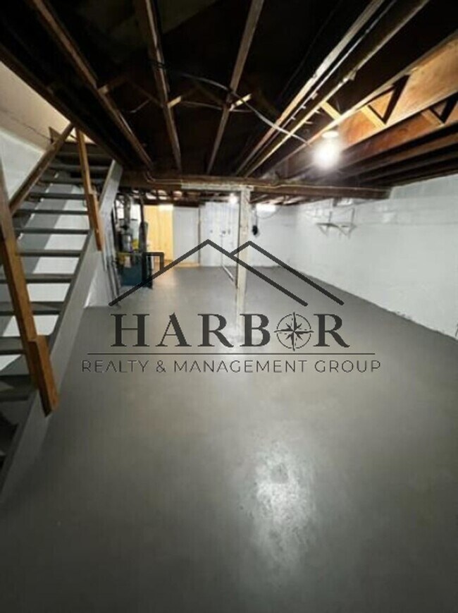 Building Photo - 1st Avenue SW Duplex